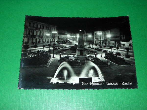 Cartolina Trino Vercellese - Giardini ( notturno ) 1958