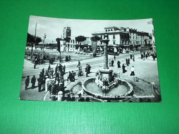 Cartolina Genzano di Roma - Piazza IV Novembre e Fontana …