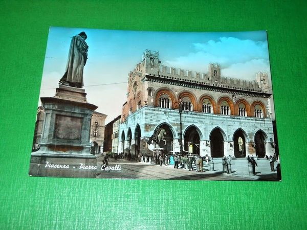 Cartolina Piacenza - Piazza Cavalli 1957