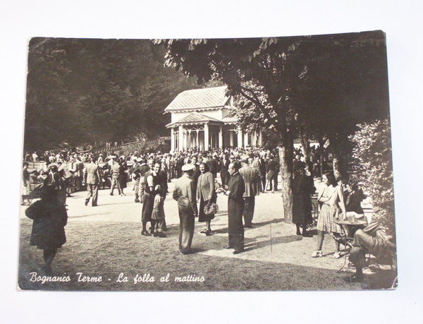 Cartolina Bognanco Terme - La folla al mattino 1950