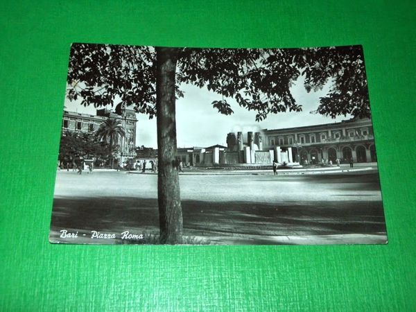 Cartolina Bari - Piazza Roma 1953