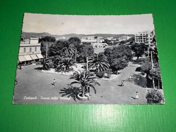 Cartolina Ladispoli - Piazza della Vittoria 1955