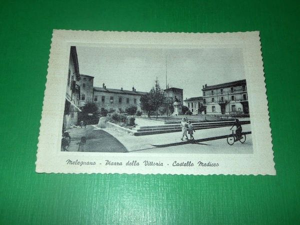 Cartolina Melegnano - Piazza della Vittoria - Castello Mediceo 1950 …