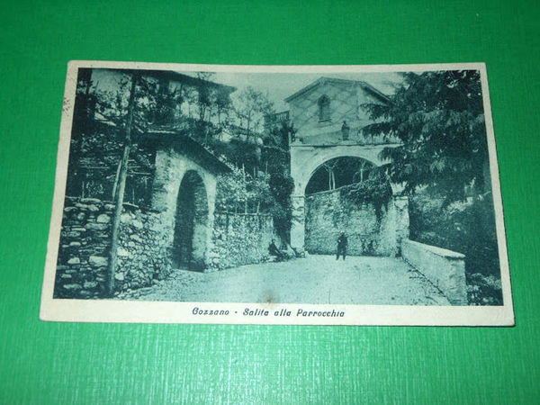 Cartolina Gozzano - Salita alla Parrocchia 1930