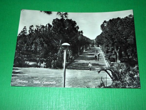 Cartolina Vittoria ( Ragusa ) - Villa Comunale 1963