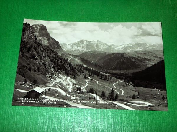 Cartolina Strada delle Dolomiti verso Corvara in Badia con Gruppo …