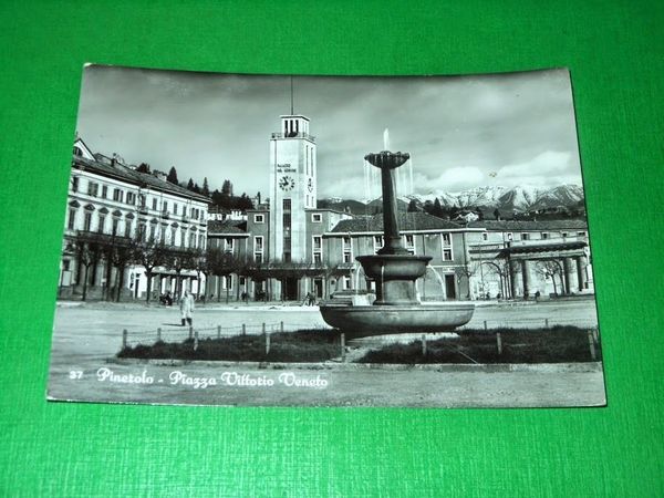 Cartolina Pinerolo - Piazza Vittorio Veneto 1951.
