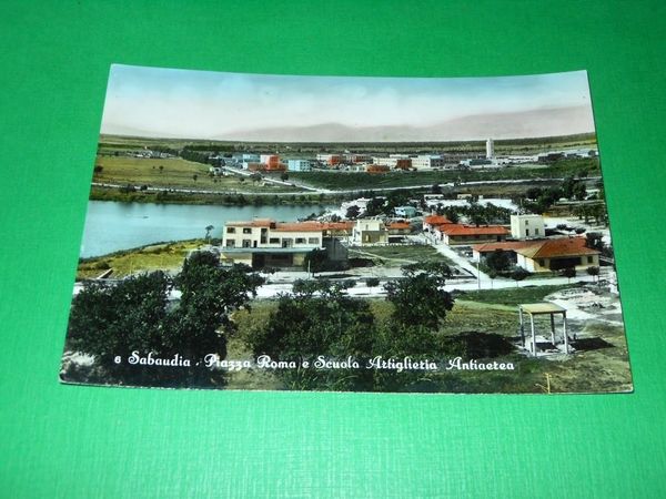 Cartolina Sabaudia - Piazza Roma e Scuola Artiglieria Antiaerea 1953.