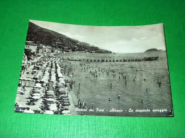 Cartolina Alassio - La stupenda spiaggia 1958.