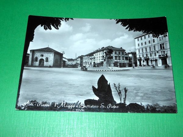 Cartolina Asti - Piazza I° Maggio e Battistero S. Pietro …