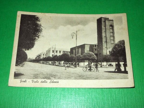 Cartolina Forlì - Viale della Libertà 1953