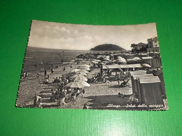 Cartolina Albenga - Saluti dalla spiaggia 1957