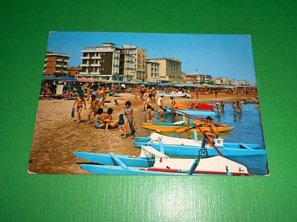 Cartolina Viserba - Spiaggia e alberghi 1979