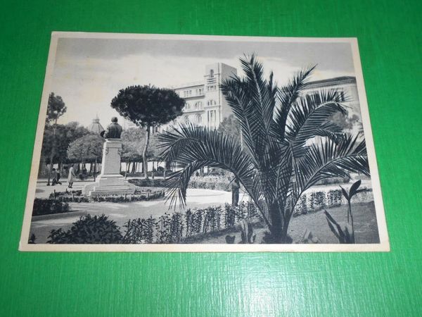Cartolina Barletta - Giardini Pubblici 1939.
