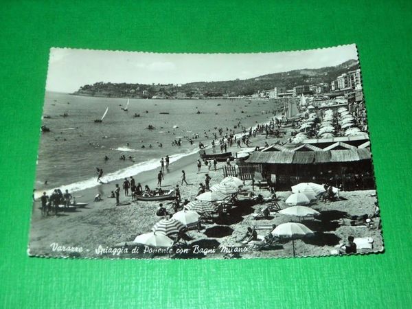 Cartolina Varazze - Spiaggia di Ponente con Bagni Milano 1952.