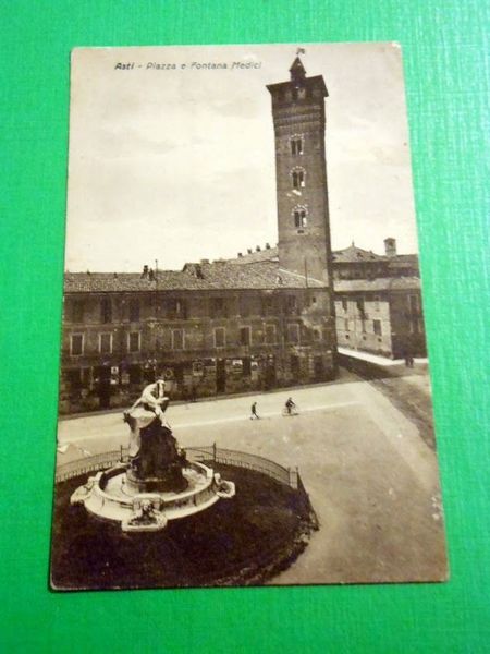 Cartolina Asti - Piazza e Fontana Medici 1930