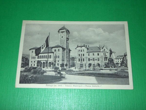 Cartolina Asiago - Palazzo Municipale e Piazza Umberto I° 1931