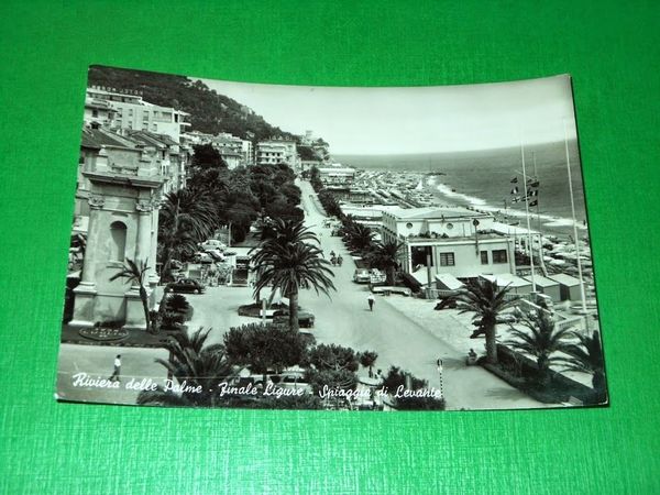 Cartolina Finale Ligure - Spiaggia di Levante 1960