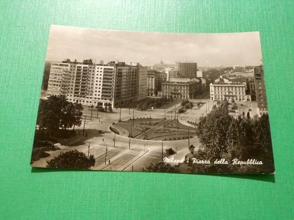 Cartolina Milano - Piazza della Repubblica 1950
