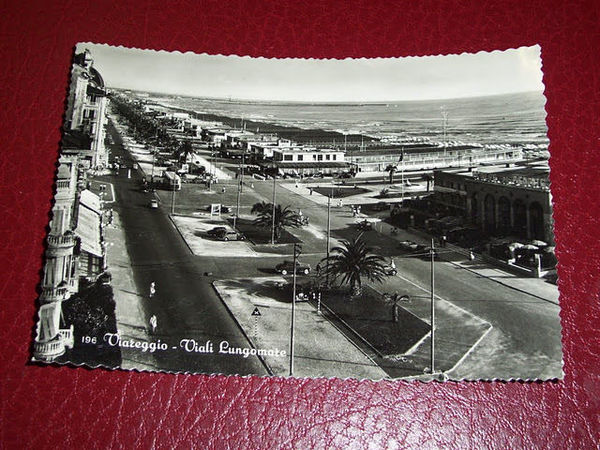 Cartolina Viareggio - Viali Lungomare 1954