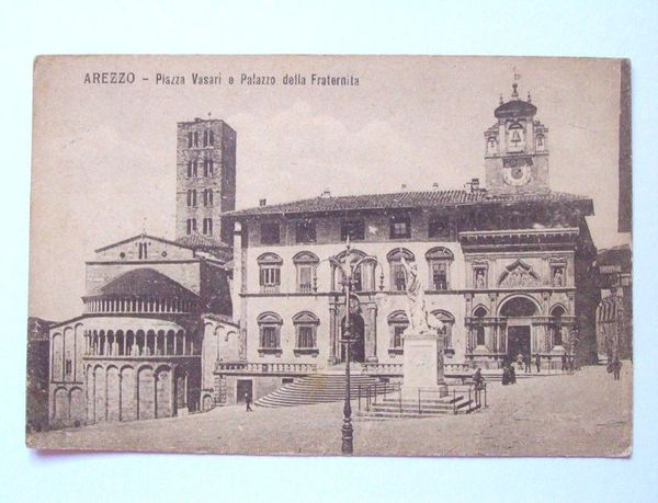 Cartolina Arezzo Piazza Vasari Palazzo Fraternità 1920