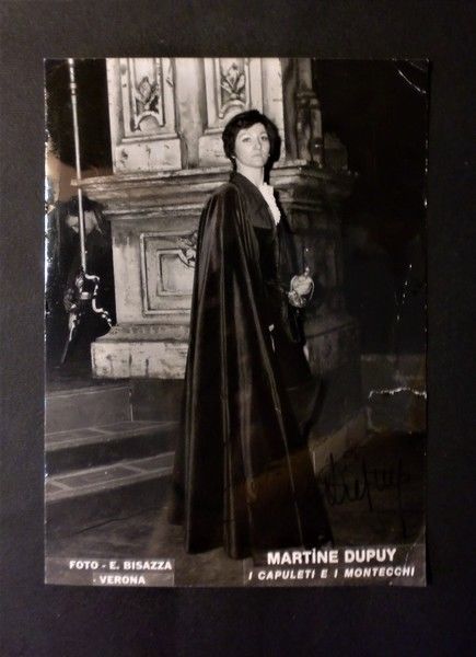 Autografo su fotografia - Martìne Dupuy - Cantante