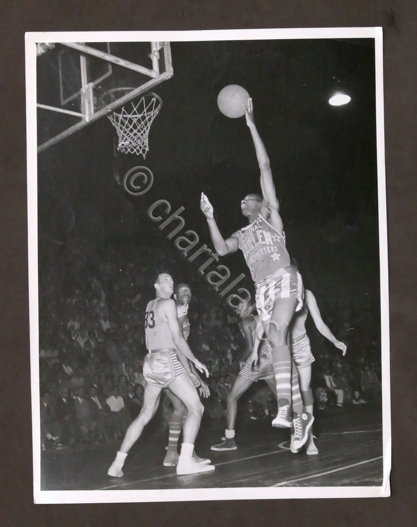 Basket - Fotografia originale Harlem Globetrotters in azione a canestro …
