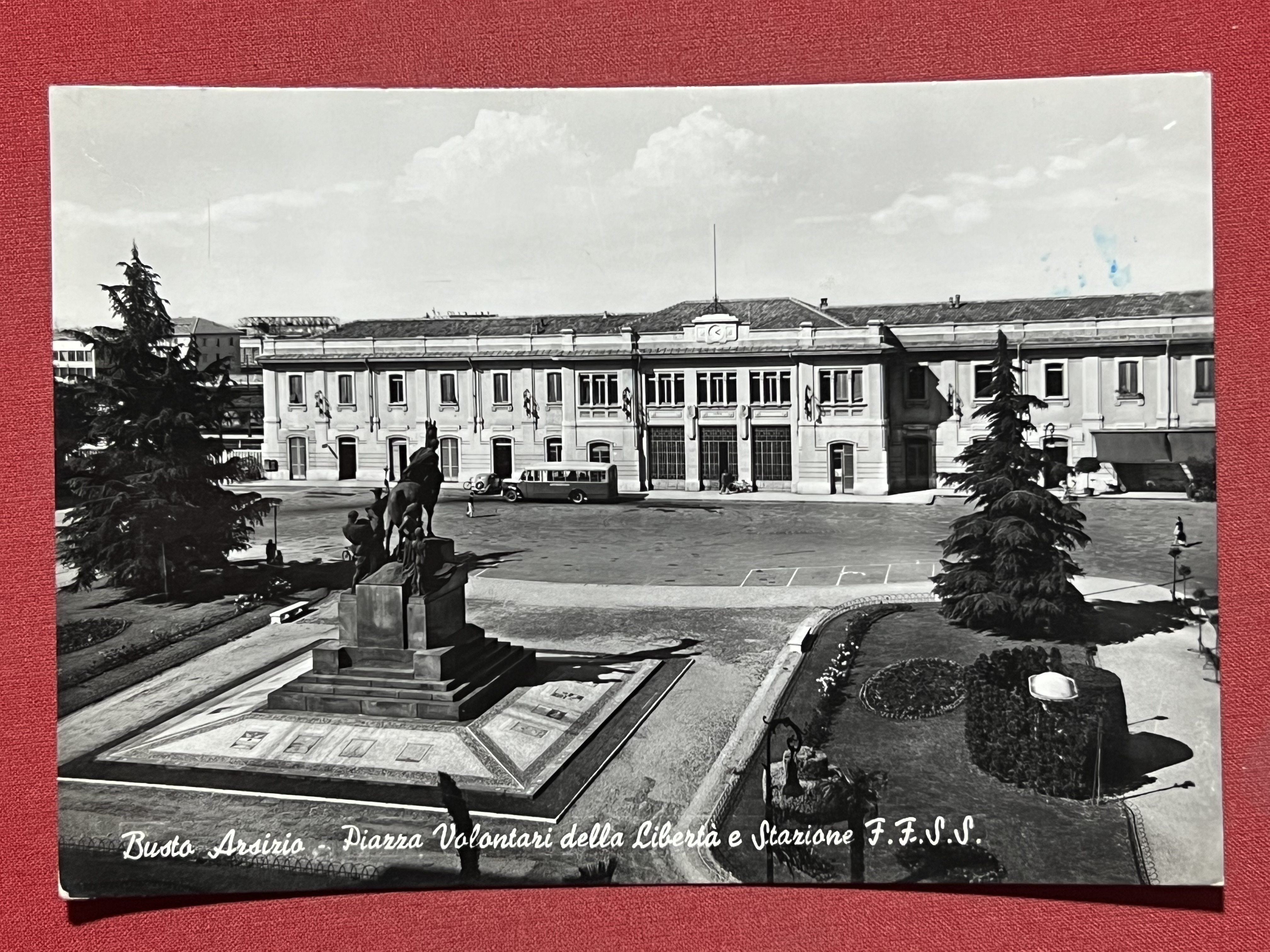Cartolina - Busto Arsizio ( Varese ) - Piazza Volontari …