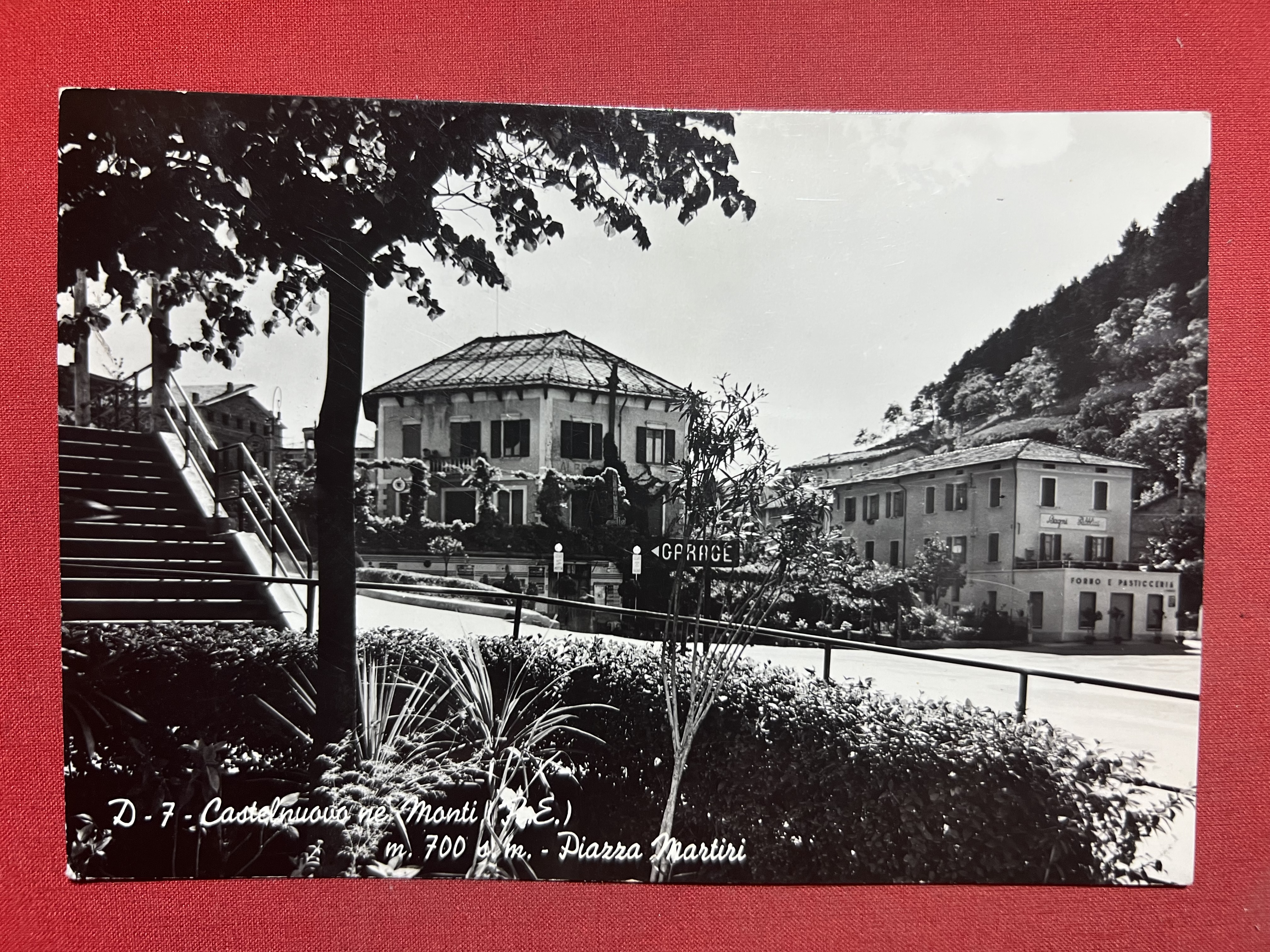 Cartolina - Castelnovo Ne' Monti - Piazza Martiri - 1957