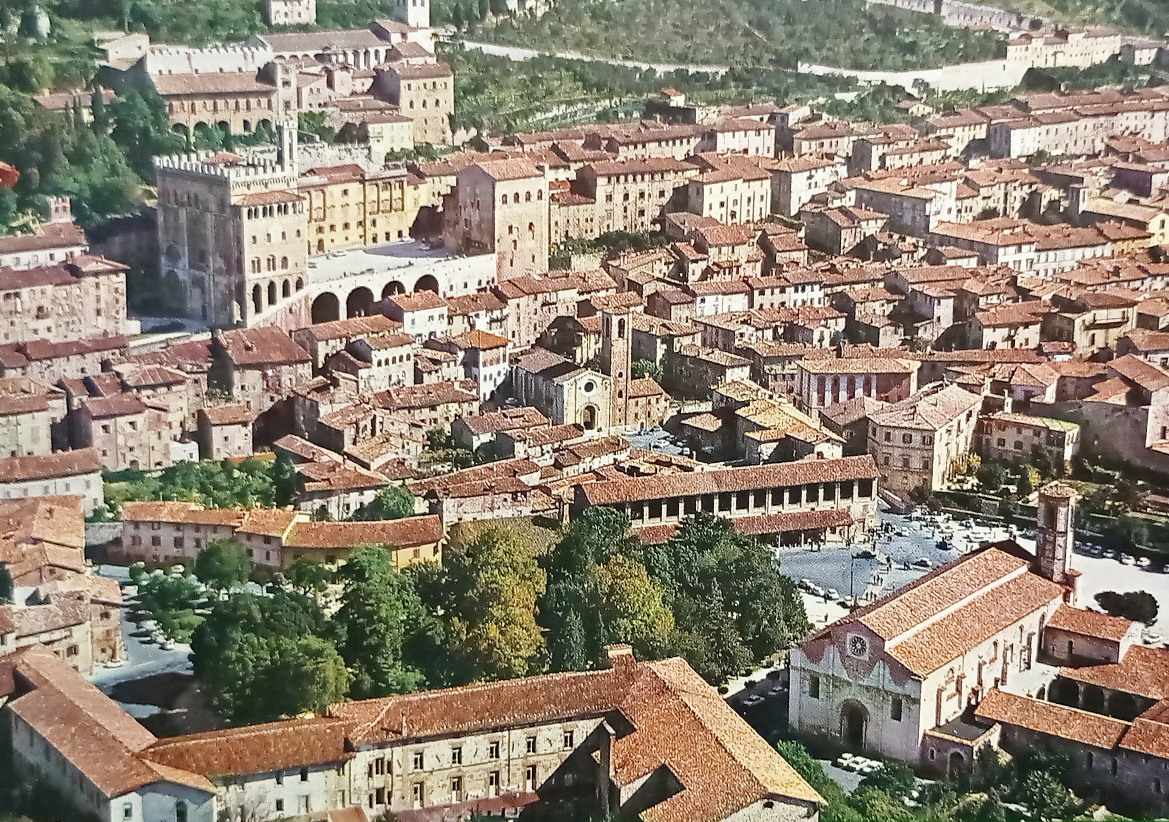 Cartolina - Gubbio - Panorama aereo - 1965 ca.