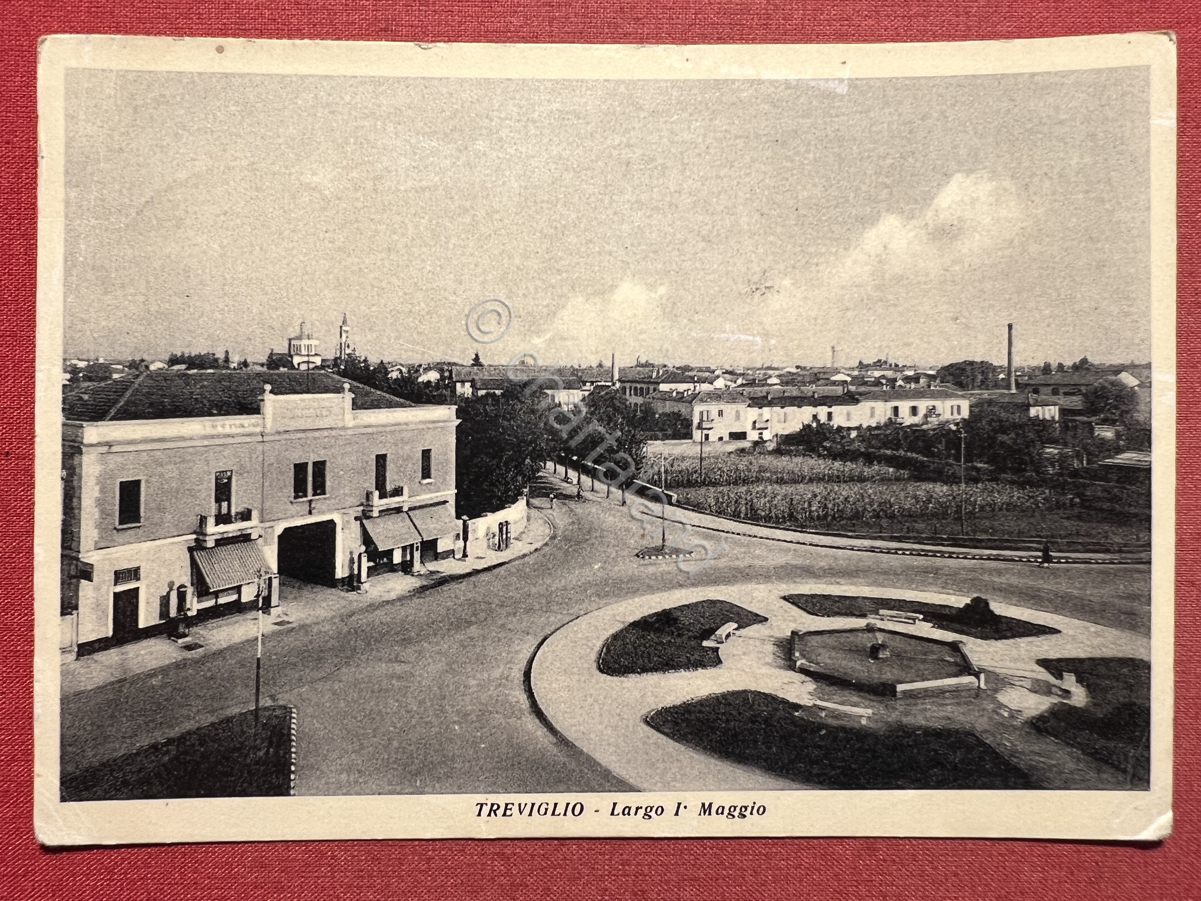 Cartolina - Treviglio ( Bergamo ) - Largo I° Maggio …