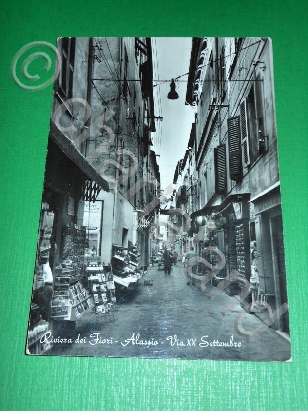 Cartolina Alassio - Via XX Settembre 1965.