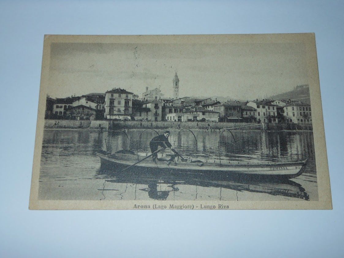 Cartolina Arona ( Lago Maggiore ) - Lungo Riva 1925.