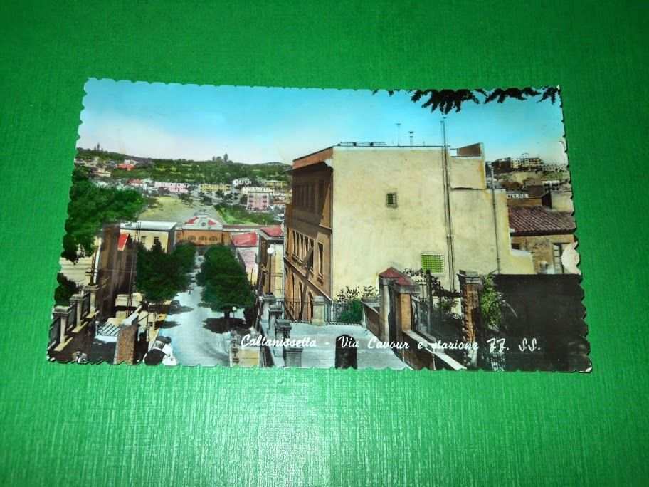 Cartolina Caltanissetta - Via Cavour e Stazione FF. SS. 1955 …