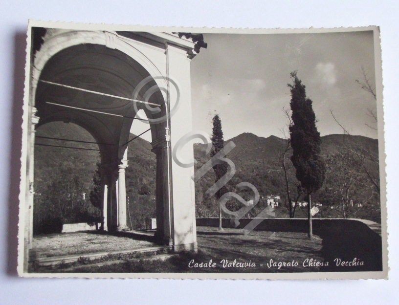 Cartolina Casale Valcuvia - Sagrato Chiesa Vecchia 1950.