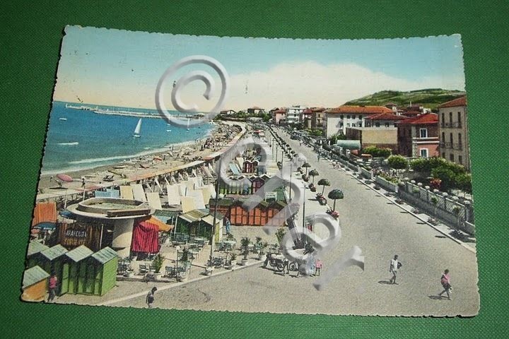 Cartolina Cattolica - Spiaggia e Lungomare 1957.