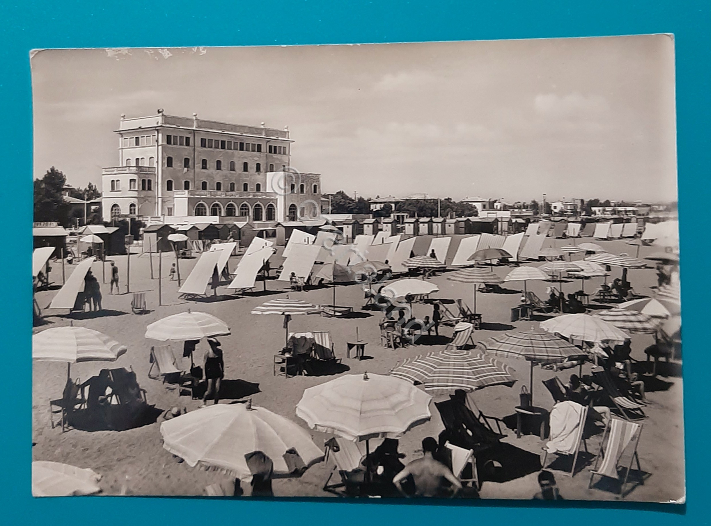 Cartolina Cervia - Grand Hotel e spiaggia - 1953