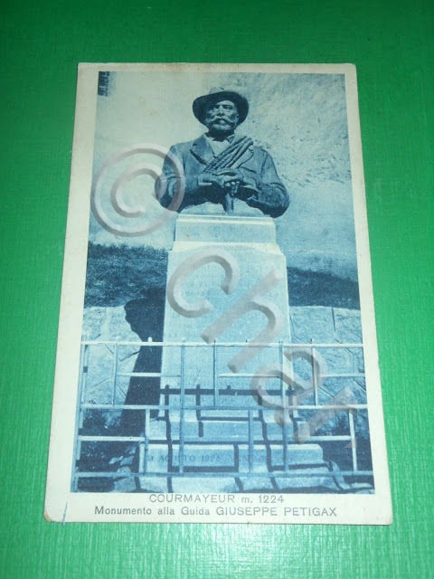 Cartolina Courmayeur - Monumento alla Guida Giuseppe Petigax 1938.