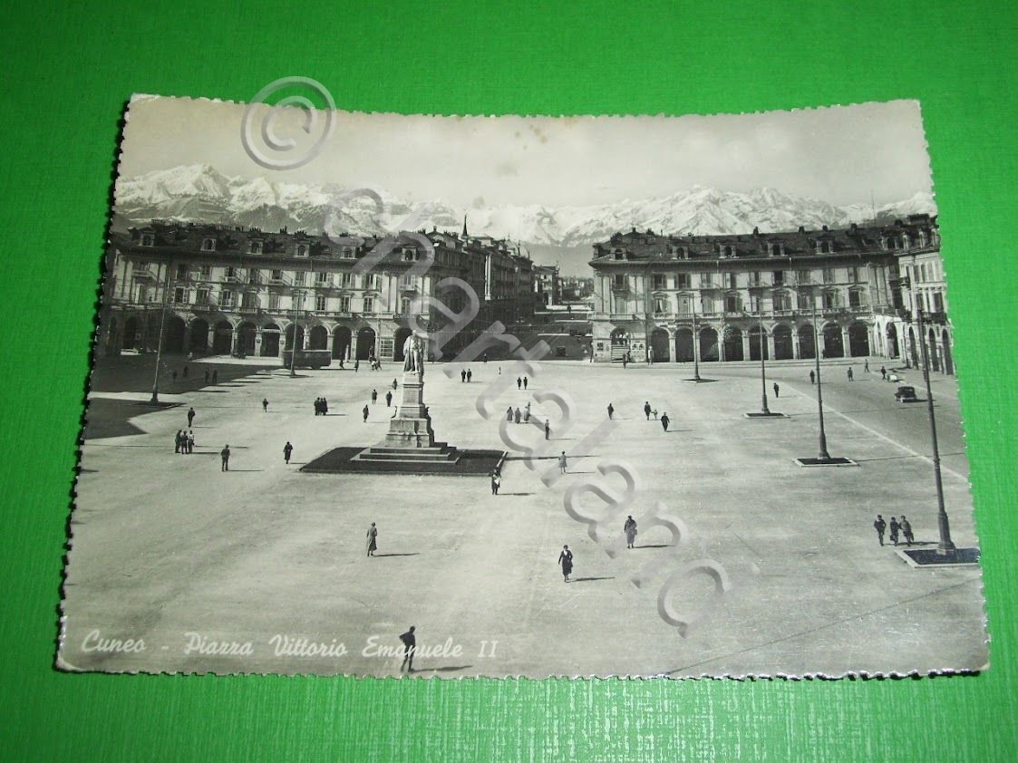 Cartolina Cuneo - Piazza Vittorio Emanuele II 1940.