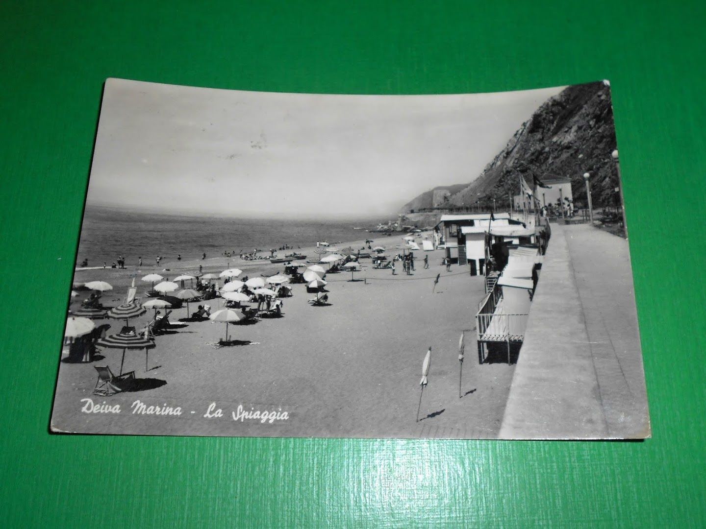 Cartolina Deiva Marina - La spiaggia 1957.