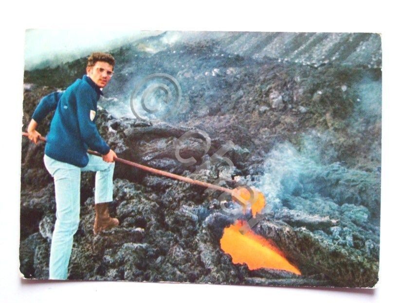 Cartolina Etna - Prelievo di lava e lavorazione 1974.