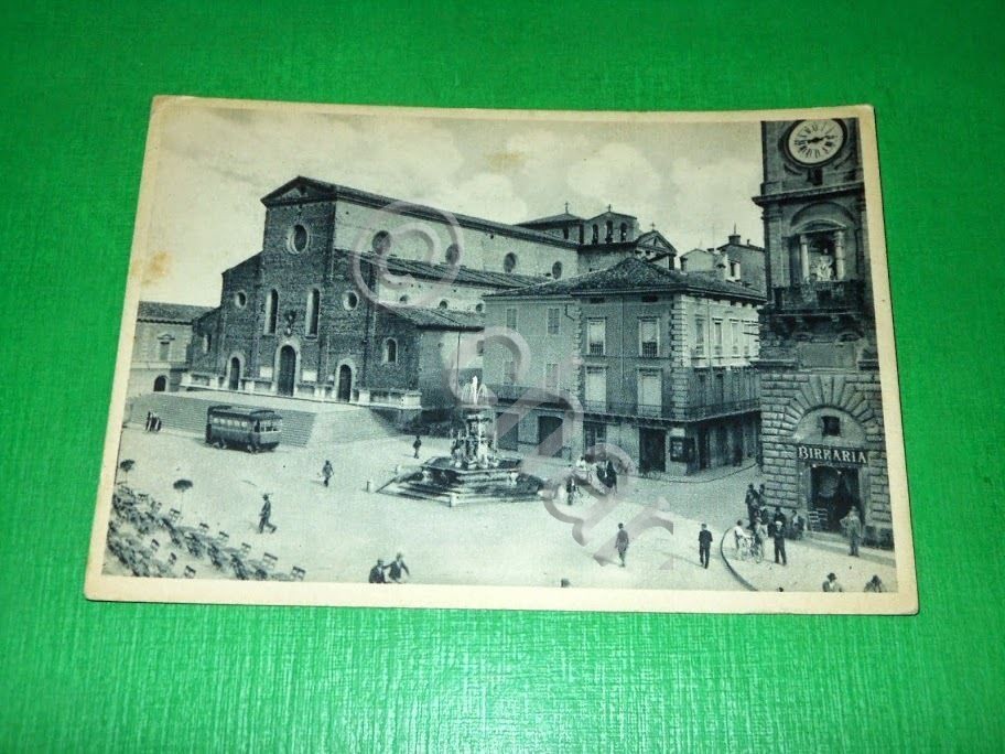 Cartolina Faenza - Piazza Umberto I e Duomo 1933.