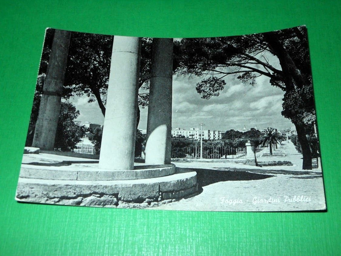 Cartolina Foggia - Giardini Pubblici 1955.