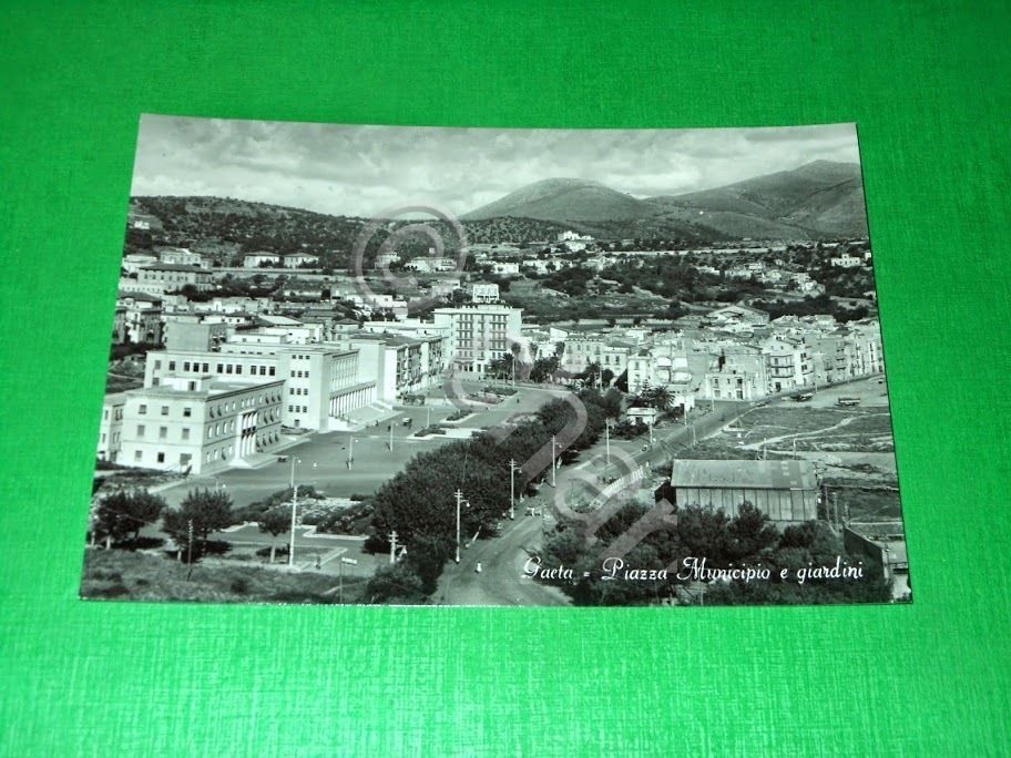 Cartolina Gaeta - Piazza Municipio e Giardini 1957 ca.