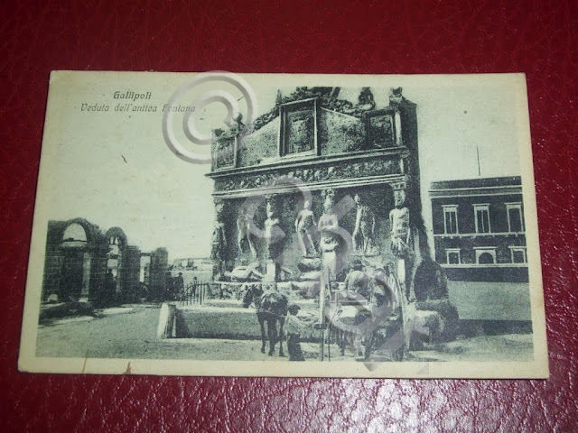 Cartolina Gallipoli ( Lecce ) - Veduta dell' antica Fontana …