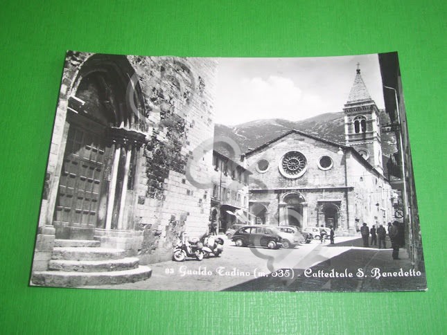 Cartolina Gualdo Tadino - Cattedrale S. Benedetto 1950 ca.