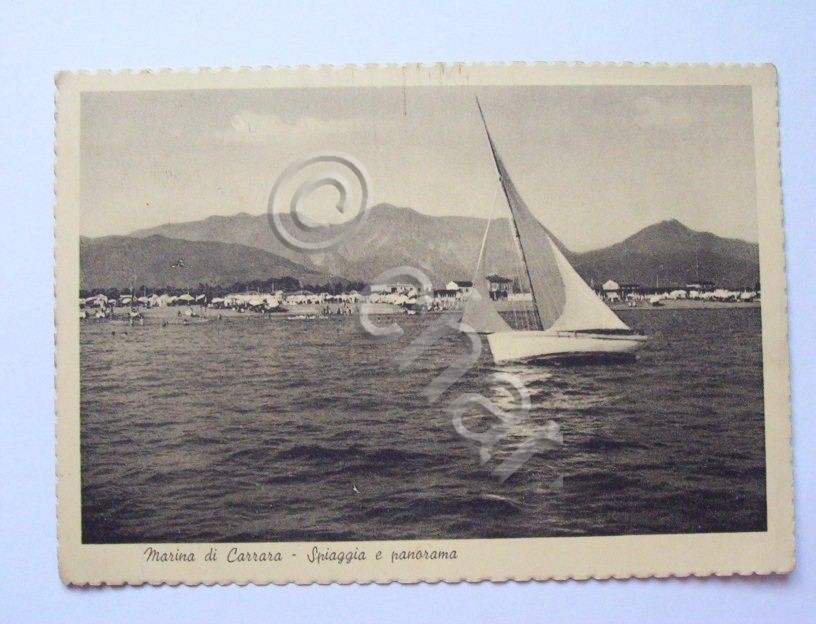 Cartolina Marina di Carrara - Spiaggia e panorama 1955.