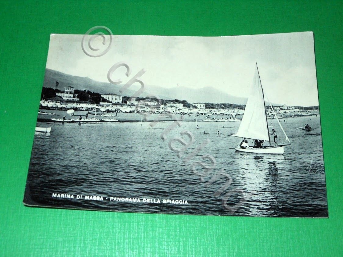 Cartolina Marina di Massa - Panorama della Spiaggia 1950.