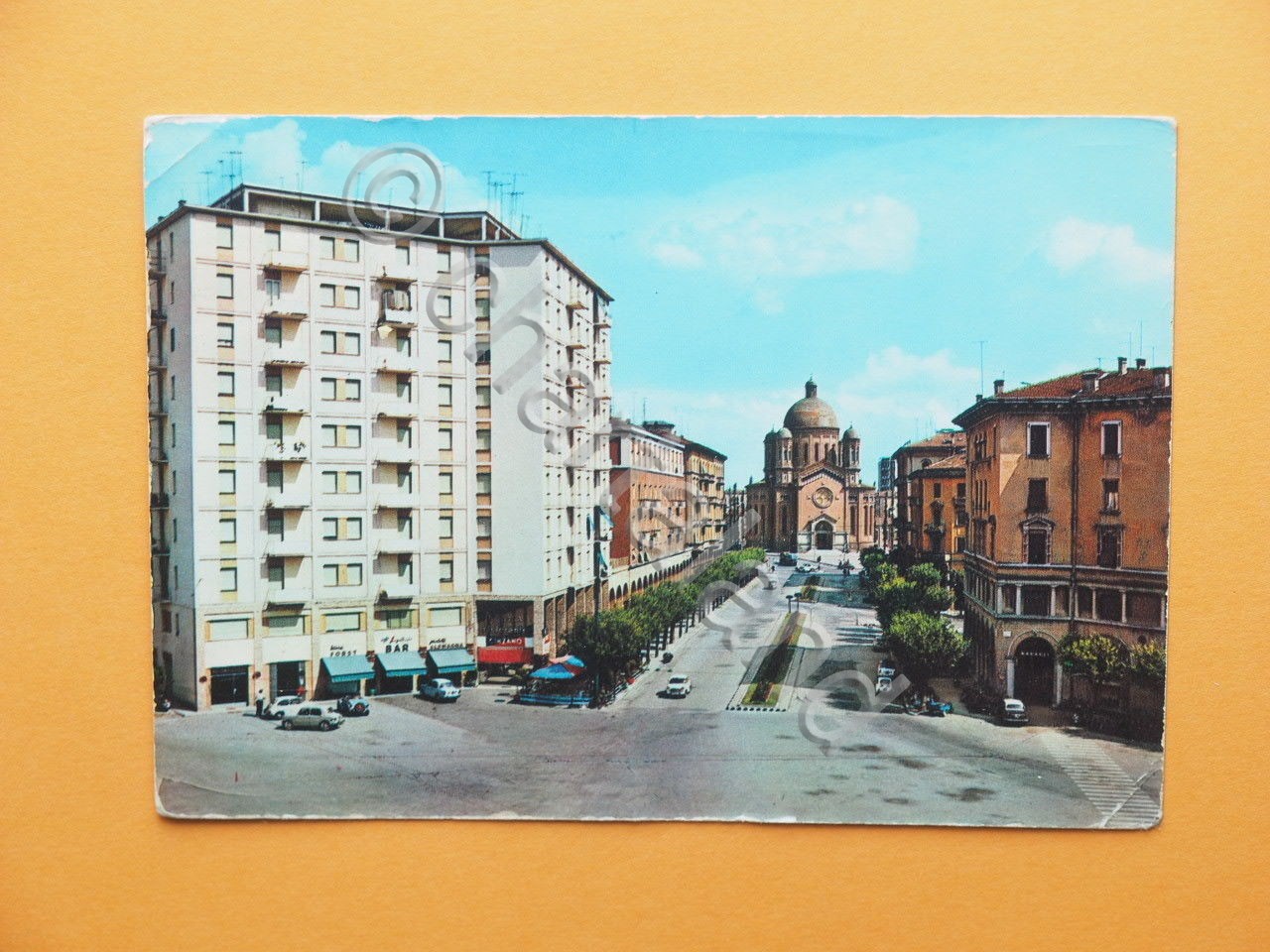 Cartolina Modena - Viale Crispi e Tempio ai Caduti - …