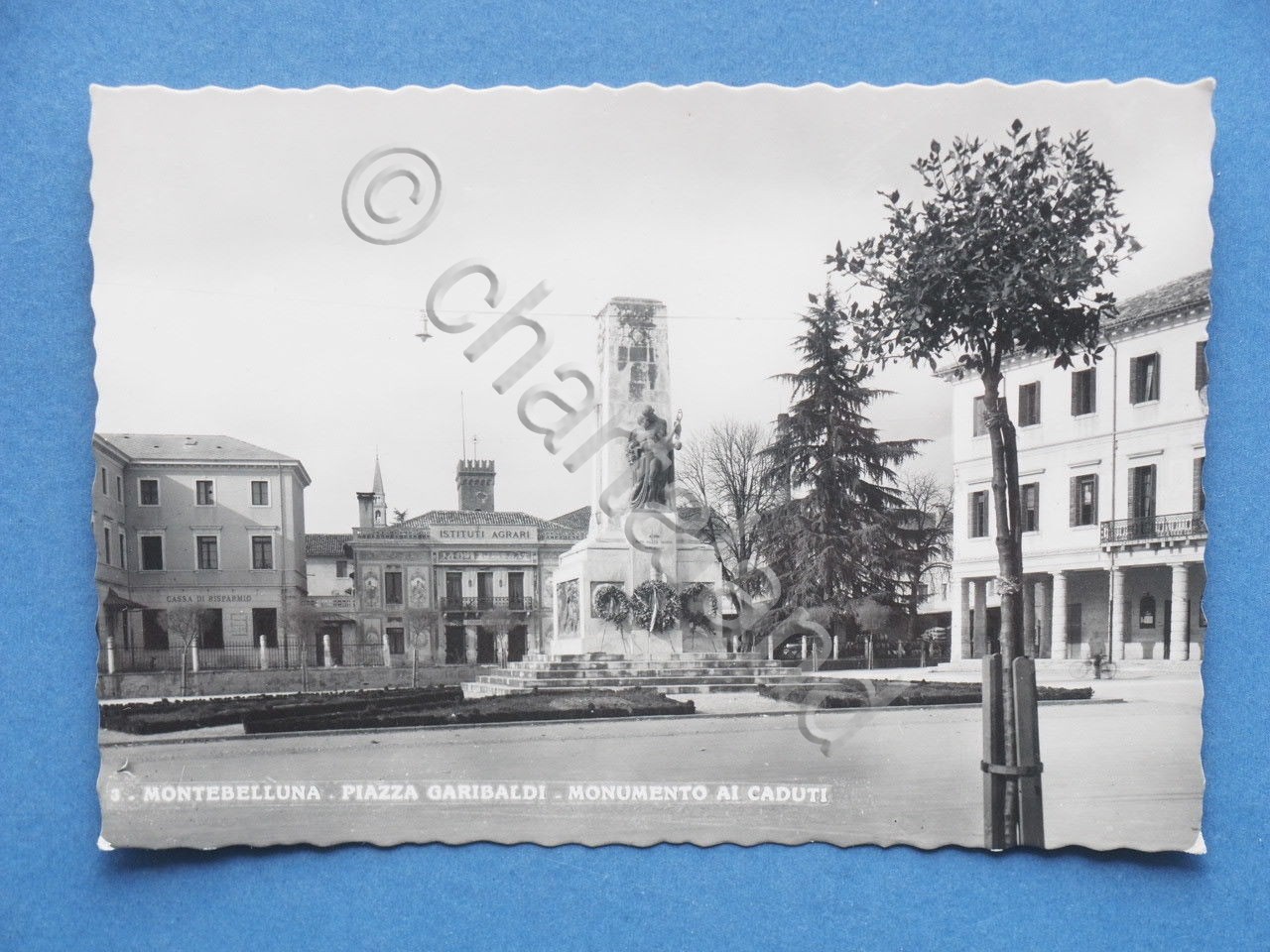 Cartolina Montebelluna - Piazza Garibaldi - 1950 ca..